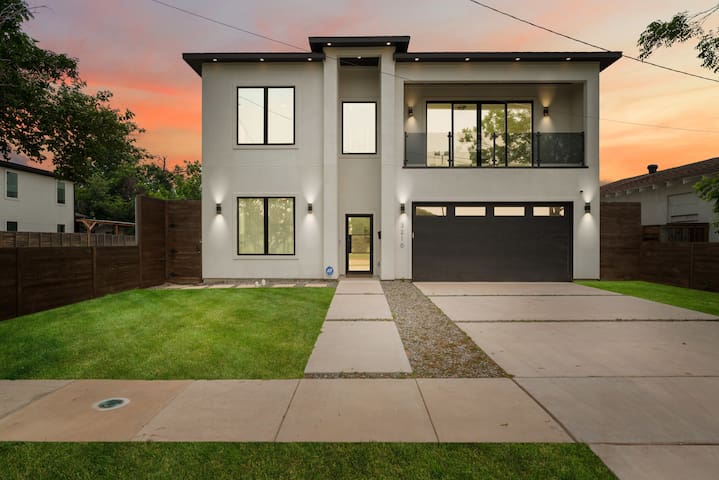 5bd|4br Modern Home w/ Pool