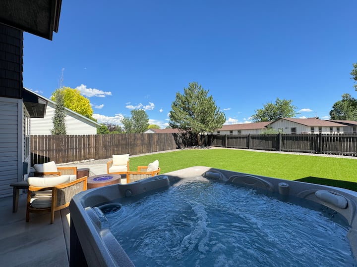 The Labirdie; Hot Tub, Putting Green, Luxe Retreat