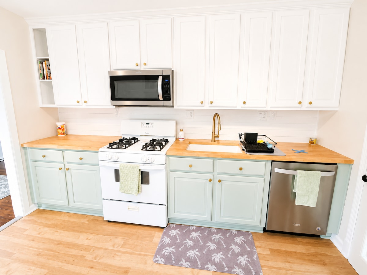 Full kitchen image 2