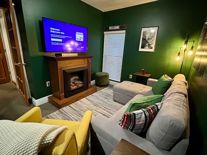 Cozy Historic Downtown Apt For 4 - Vermilion, OH