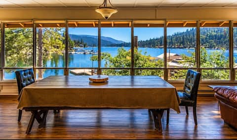 Lakefront Rustic Cabin With boat dock & VIEWS.