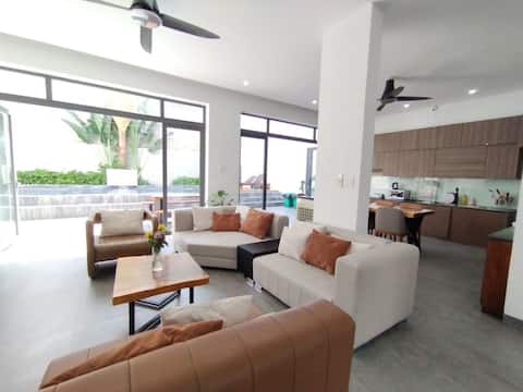 Skyvilla is pleased to welcome you to the Sky house.