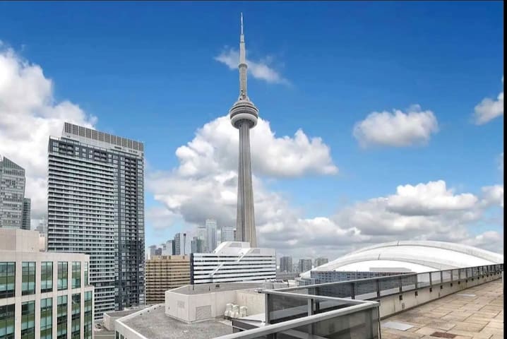 Luxury 3BD Condo by Rogers Cntr, CN Twr, FREE Park gallery image 2