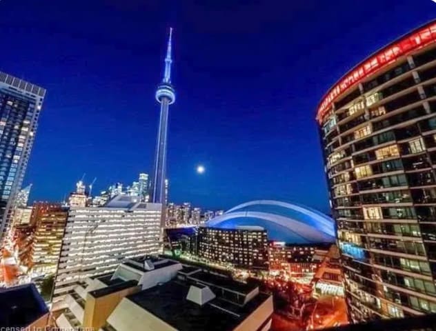 Luxury 3BD Condo by Rogers Cntr, CN Twr, FREE Park