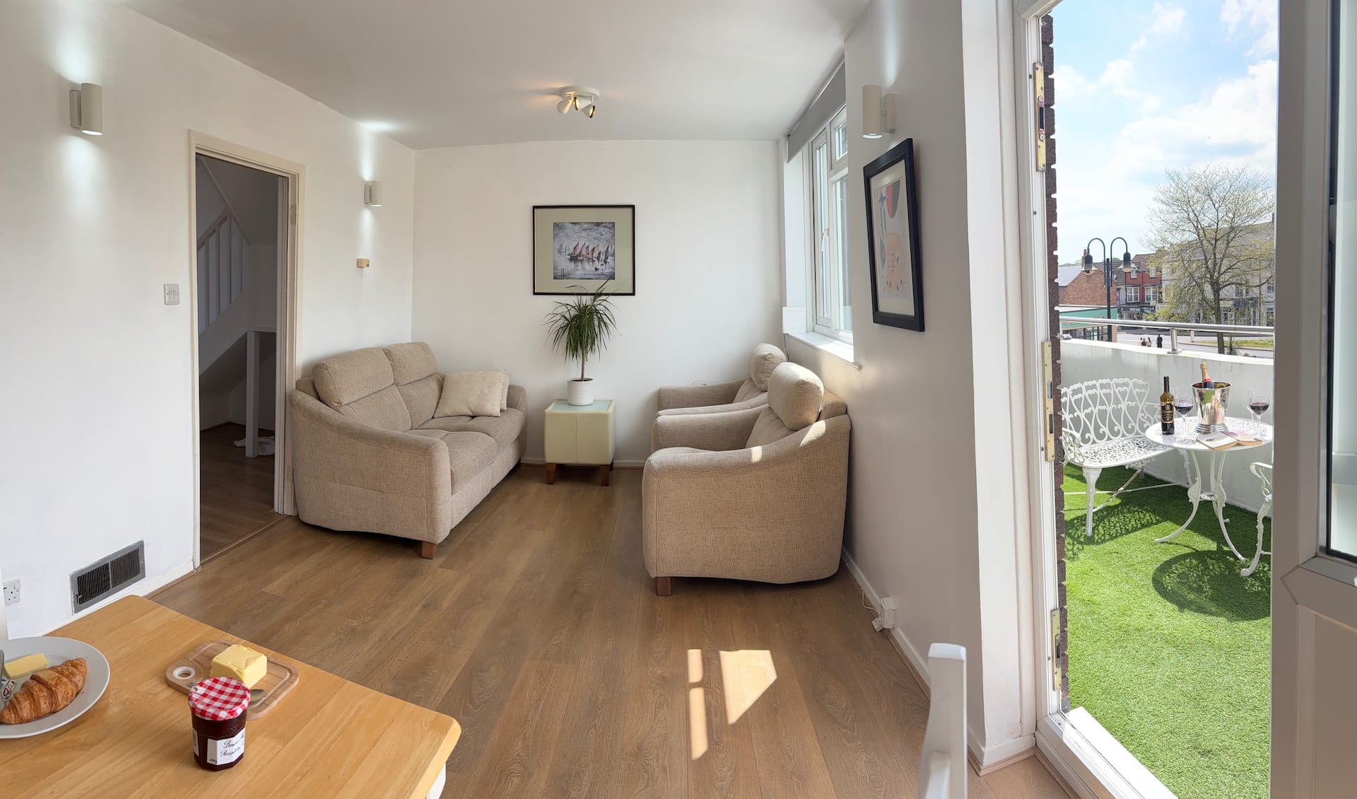 Central Kenilworth Flat | Walk to Waitrose & Cafés
