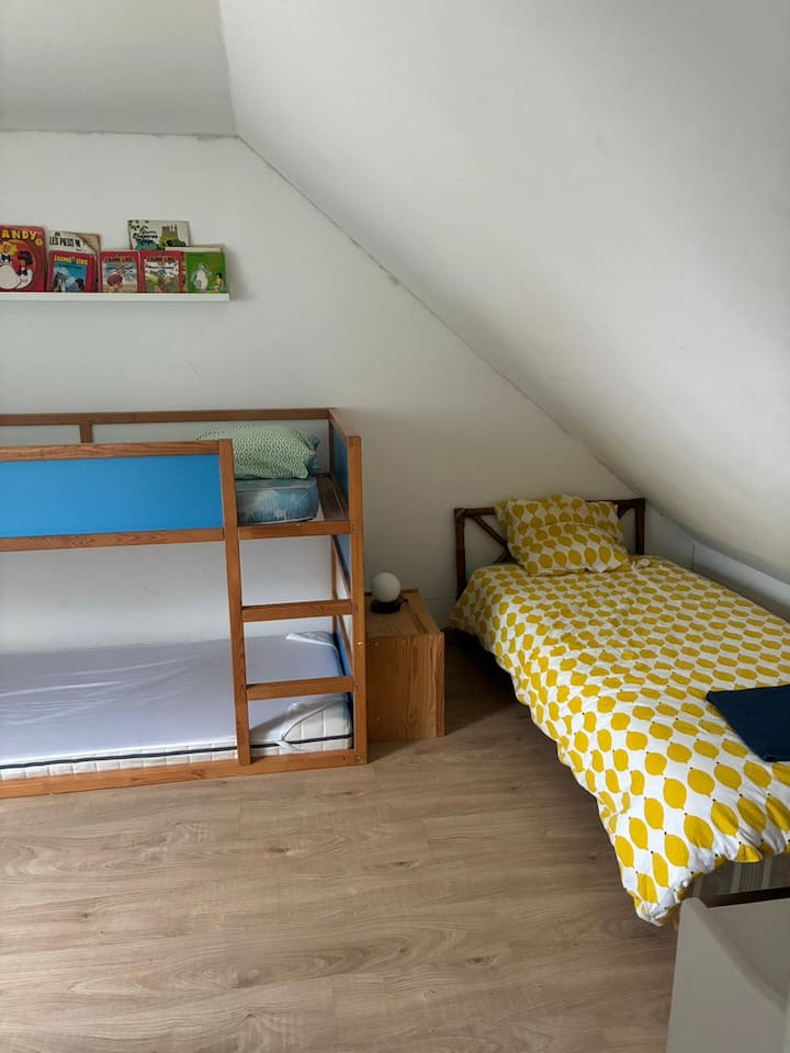 卧室3：1张上下铺和3张单人床