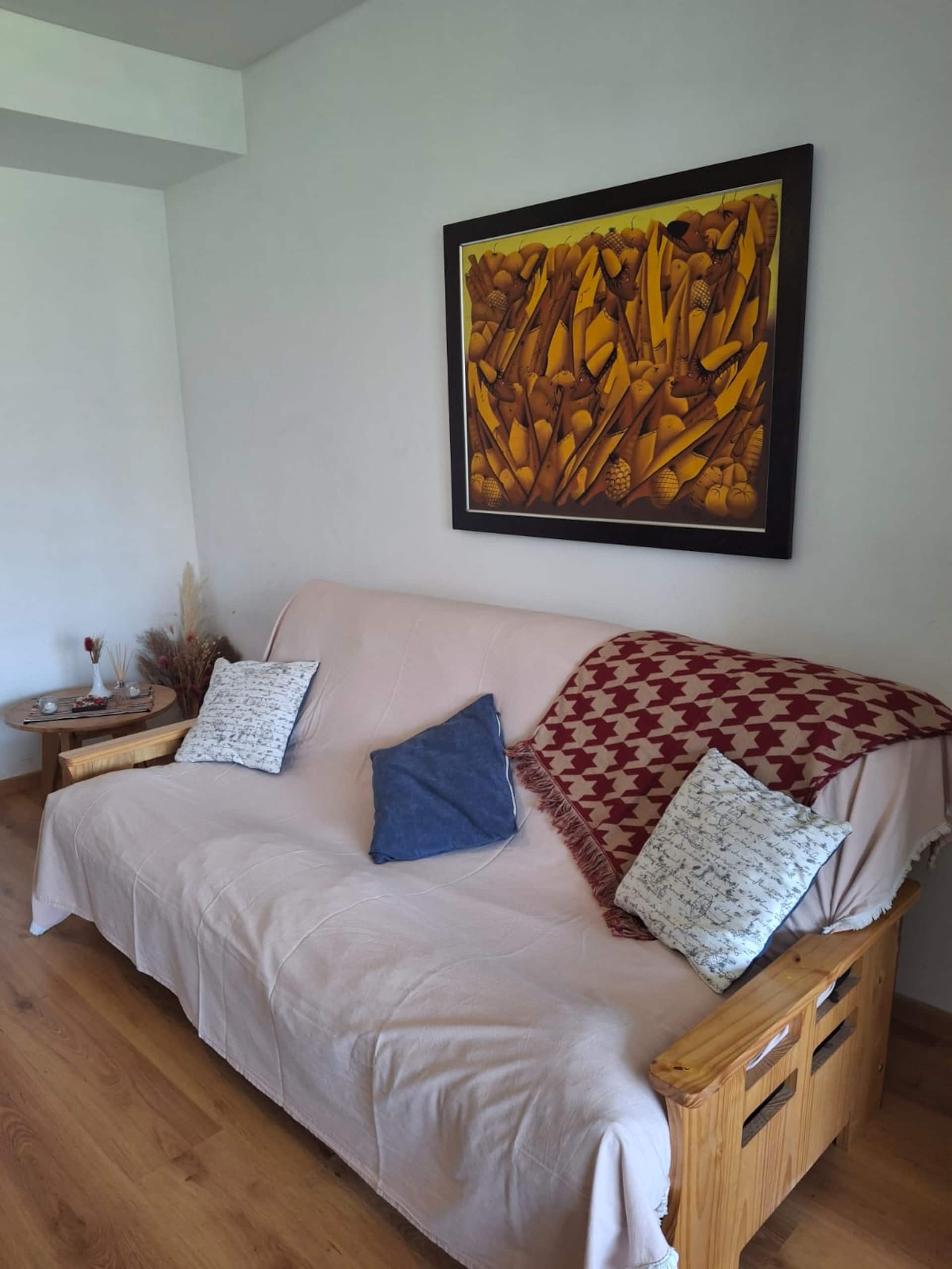 Studio apartment in Monserrat with pool