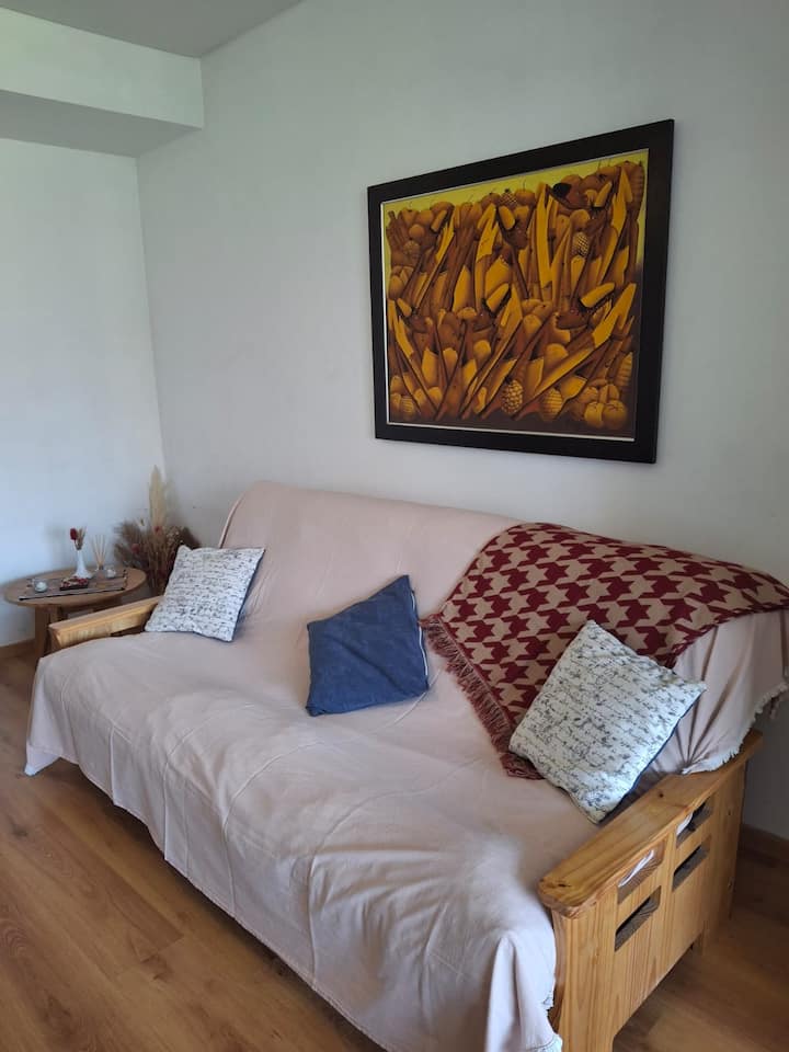 Studio apartment in Monserrat with pool