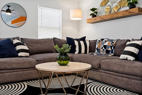 Top performing Airbnb: Maverick - mins from 6 Flags/La Cantera/Rim/UTSA in Tanglewoodridge