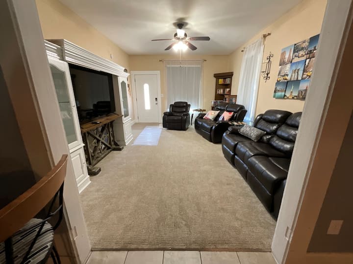 “Okc Home W/game Room, Patio & Private Parking” - オクラホマ・シティ, OK