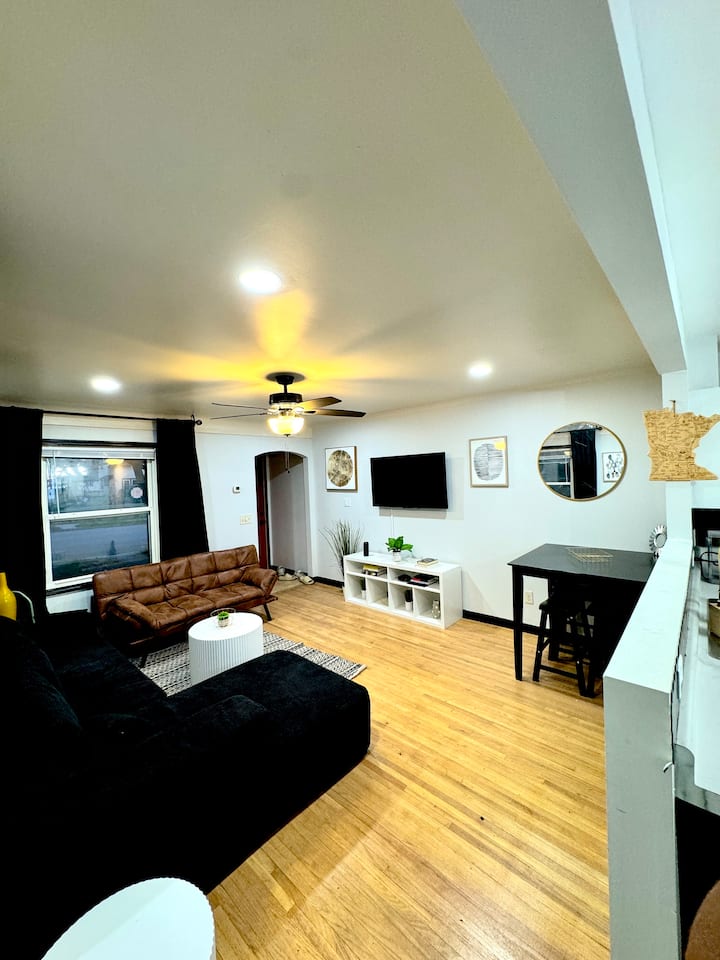 Luxury 2br Near Airport & Downtown – Sleeps 6! - Minneapolis, MN