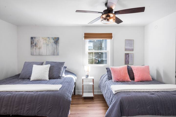 4-Bed Farmhouse Bliss Near It All gallery image 3