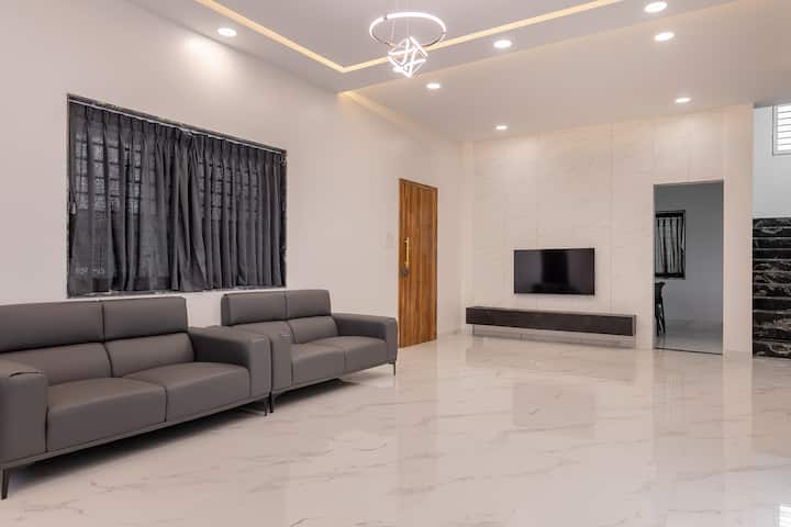 Pune’s First Infinity Pool Villa - 푸네