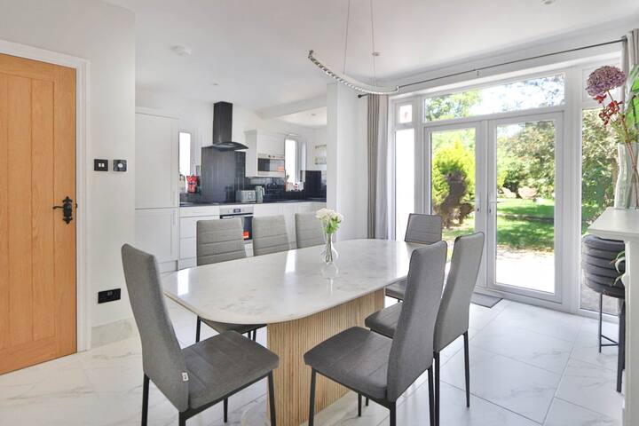 Twin Home + Free parkings, Surbiton Greater London gallery image 4