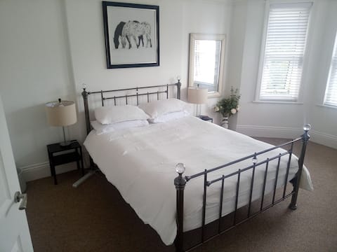 Bournemouth, Alum Chine, Close to beach + Parking