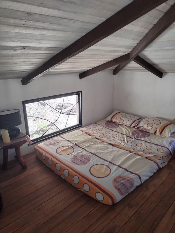 Dormitorio secundario. Colchón matrimonial. 