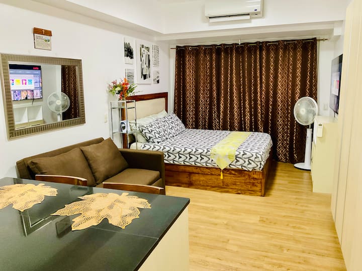 大切な人と一緒にお気に入りの映画を見て、一緒にリラックスしたひとときを過ごそう ❤️