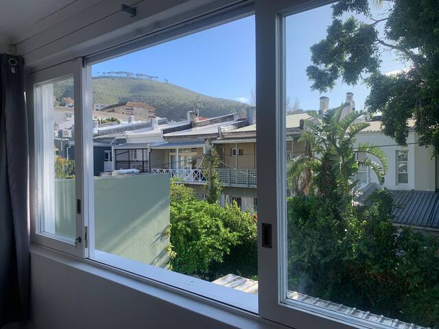 Gorgeous Tamboerskloof home gallery image 5