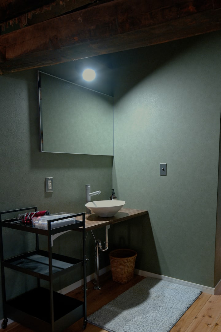 MIRATAP製。信楽焼の洗面ボウル。