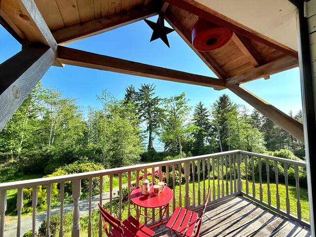 Vancouver Island Retreat | Hot Tub + Ocean Access gallery image 4