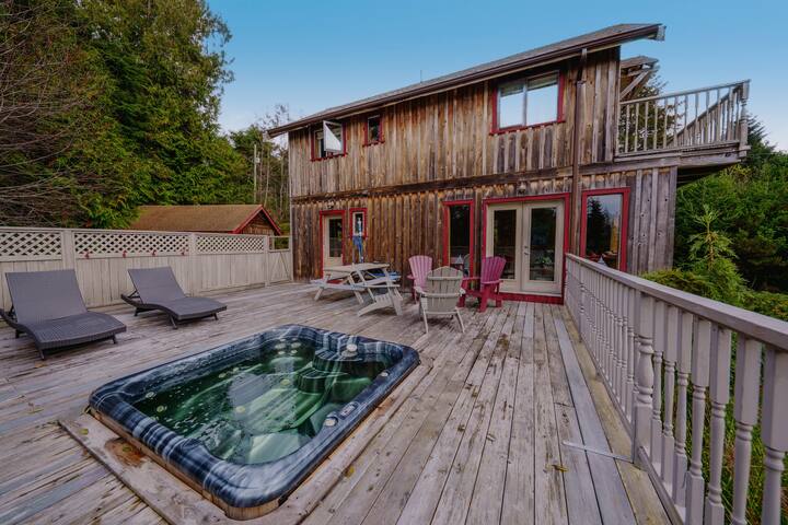 Vancouver Island Retreat | Hot Tub + Ocean Access gallery image 3