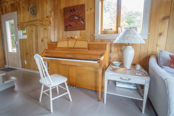 Vancouver Island Retreat | Hot Tub + Ocean Access gallery image 5