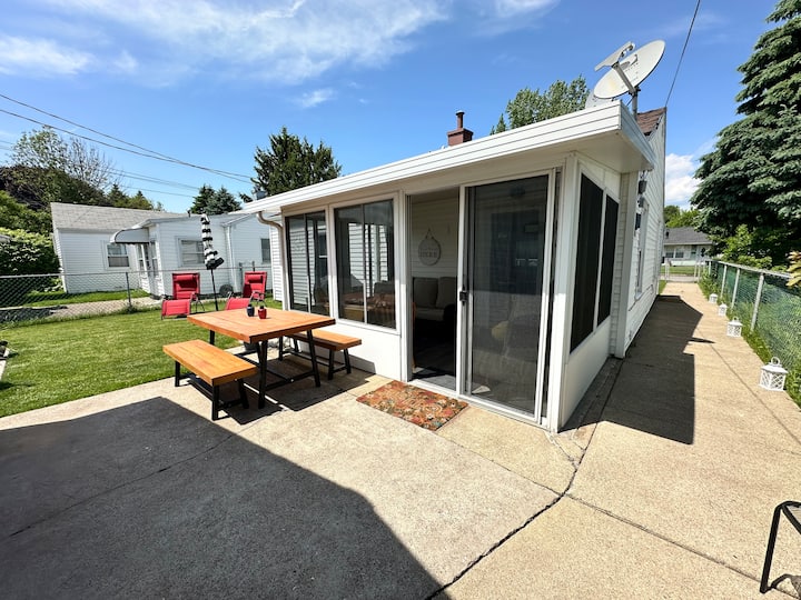 Niagara Falls Home Base•2br Bungalow•free Parking - Niagara Falls, NY