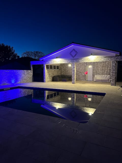 Secure, peaceful cottage outbuilding