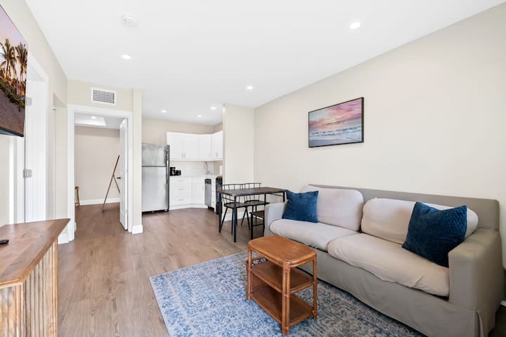 Deerfield Beach Bungalow #2 - Deerfield Beach, FL