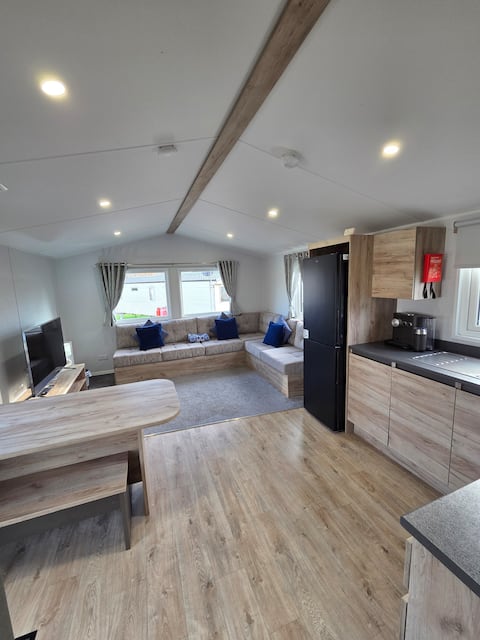 Popular Airbnb listing: 8 Berth 2026 Modern Caravan, Marton Mere at Haven. in Blackpool