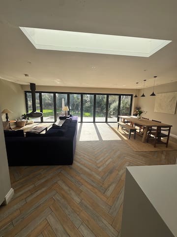 Big, bright stylish home in London – 2 night min