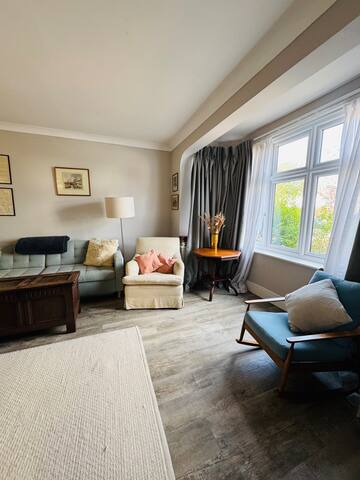 Big, bright stylish home in London – 2 night min gallery image 5