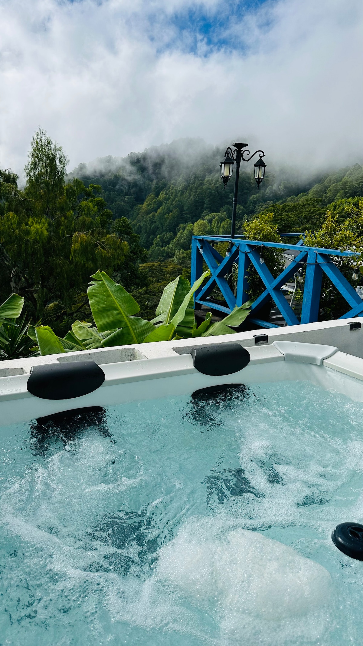 Santorini Cabin, Valle de Angeles - Cabins for Rent in San