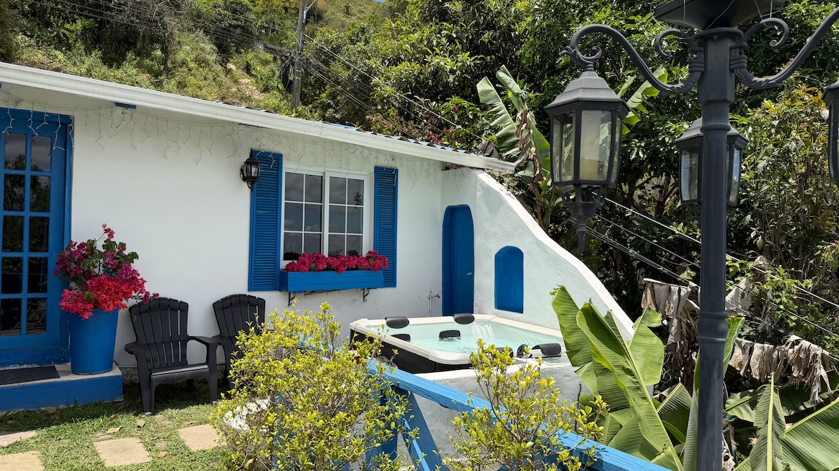 Santorini Cabin, Valle de Angeles - Cabins for Rent in San
