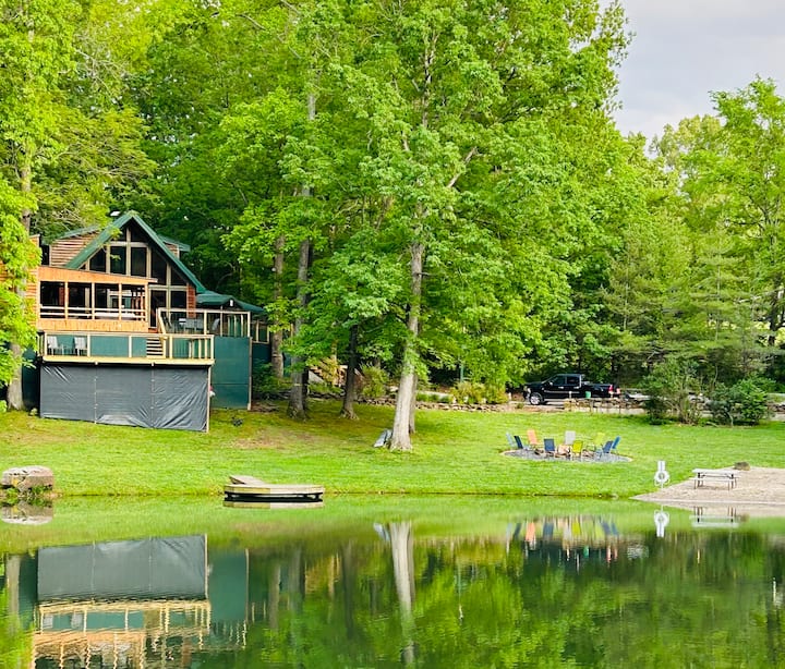 Secluded Cabin W/private Pond, Hot Tub & Game Room - Illinois