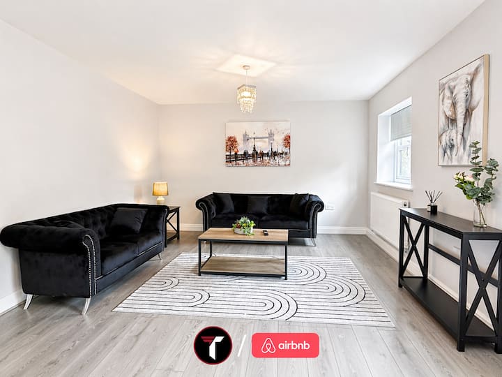 Corporate 4br Stay With Parking And Sleeps 8 - Farnham