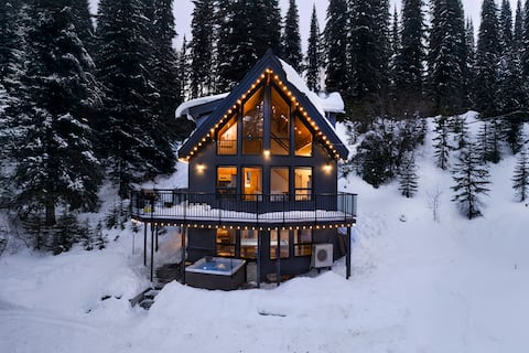 Post&Beam Chalet+HotTub @ Apex Mountain Sleeps 11