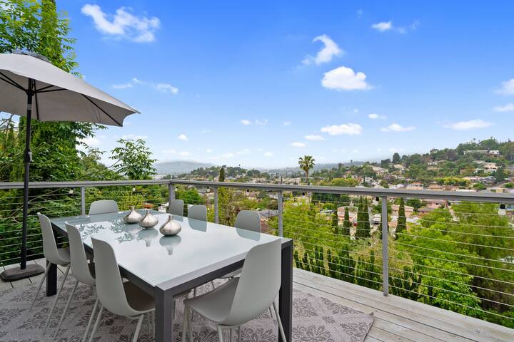 Panoramic LA Views – Modern & Cozy Retreat gallery image 2