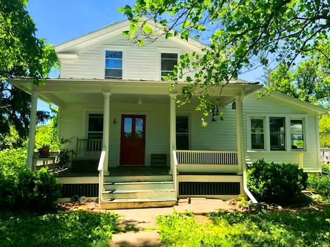 Charming 1830s Farmhouse