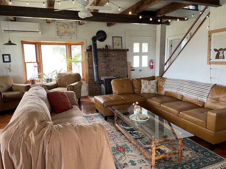 Charming 1830s Farmhouse - Finger Lakes