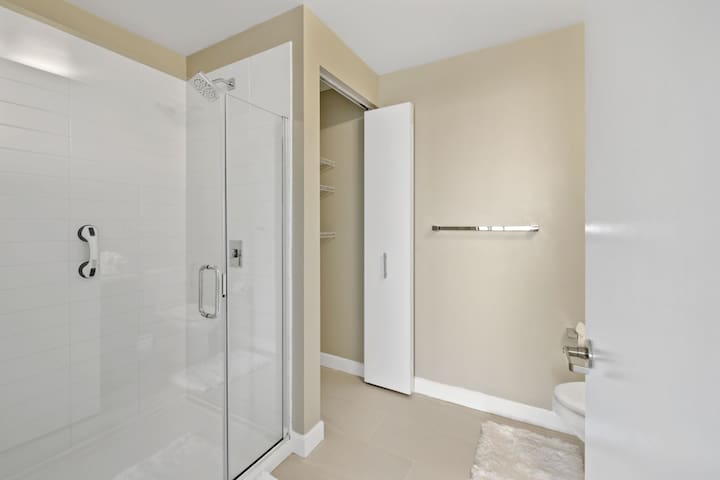 Luxurious 2BR 2BA Back bay heart with amazing view gallery image 5