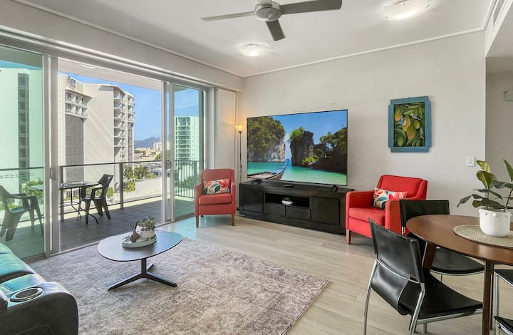 '84' Tropical Harbour Views  2br | Pool | Parking - Cairns