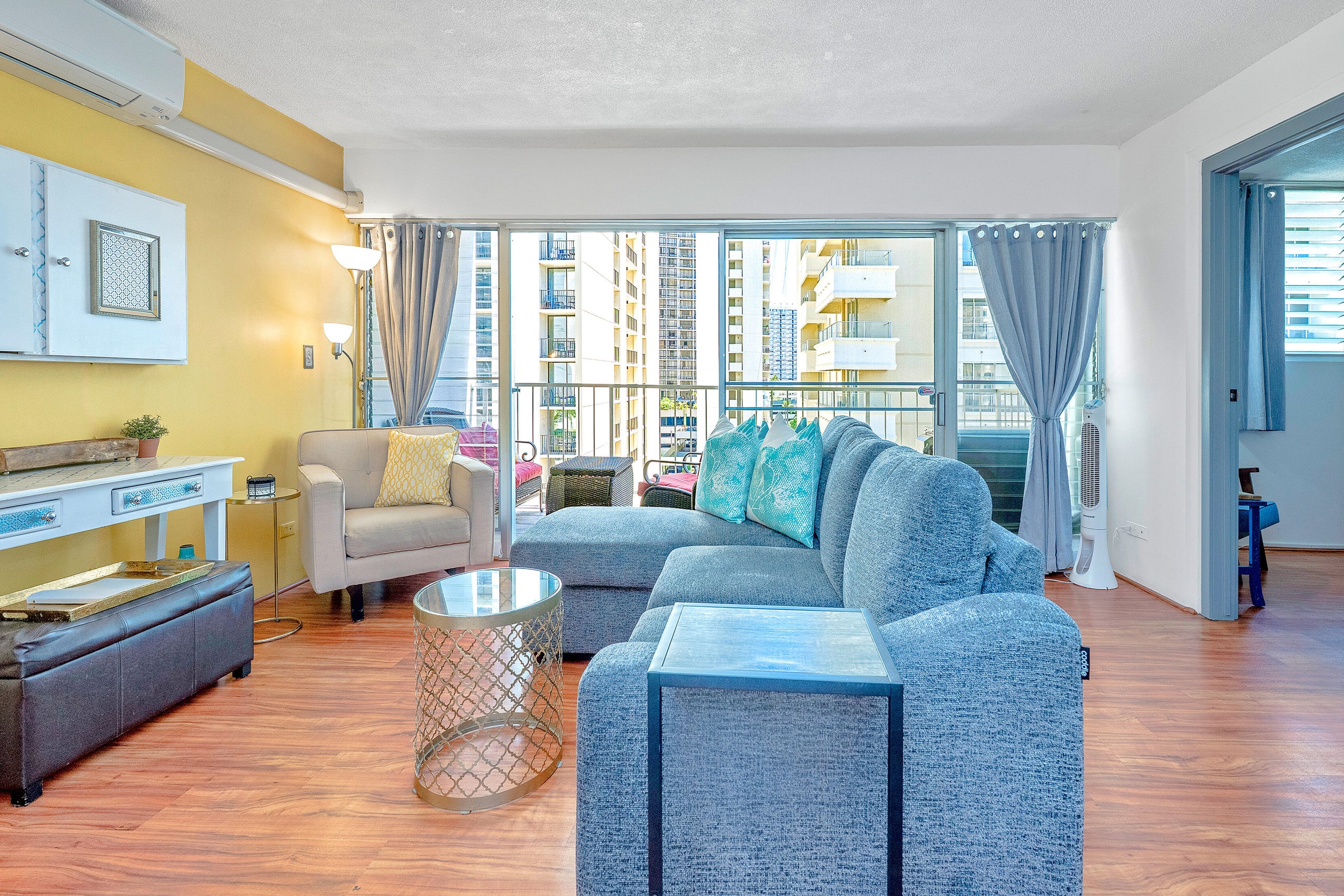 Condo in Honolulu · ★4.86 · 2 bedrooms · 3 beds · 2 baths - Image 3