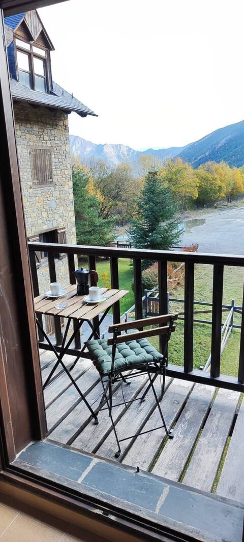 Espot Ski-in/Ski-Out Apartment