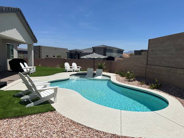 4BR Oasis • Pool • Spa • Near Golf & Casinos gallery image 2