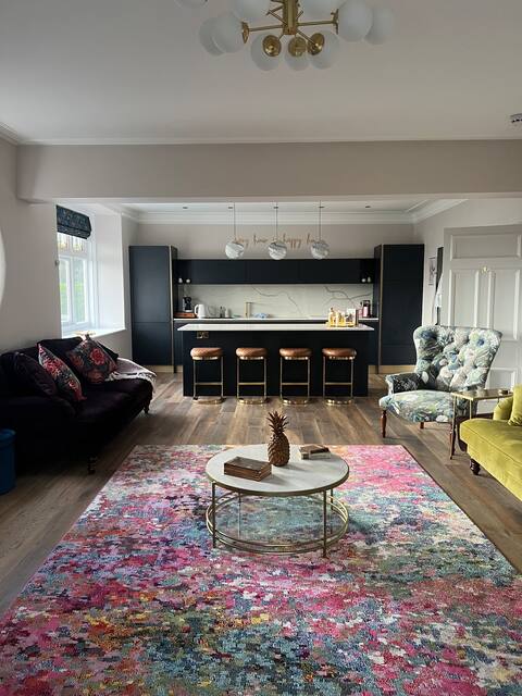 Mainsfield   8 Bed Luxury Home With Hot Tub