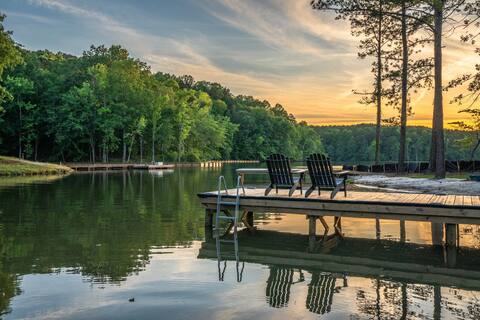 Lake Martin lakefront home 2 King Suite-Kayak-Dock