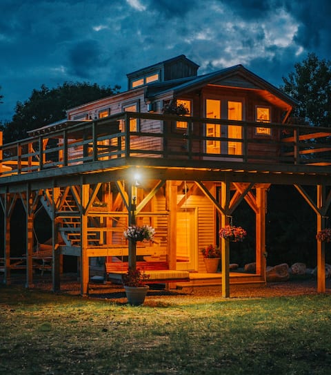 Kloki - River Lovers Treehouse - sauna & hot tub!