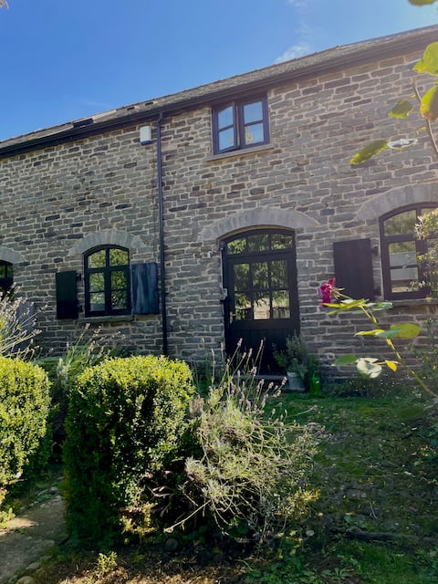 Grooms Barn at Cwmhir Court nr Hay on Wye