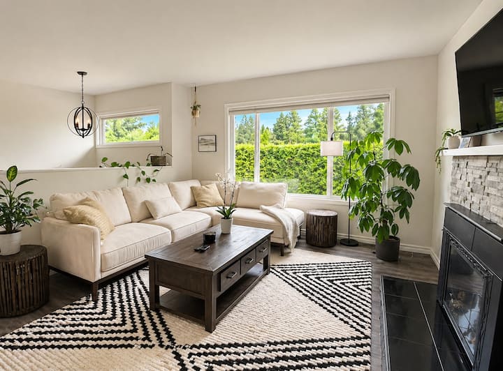 Trailhead Haven |
3 Bedroom Home - Squamish